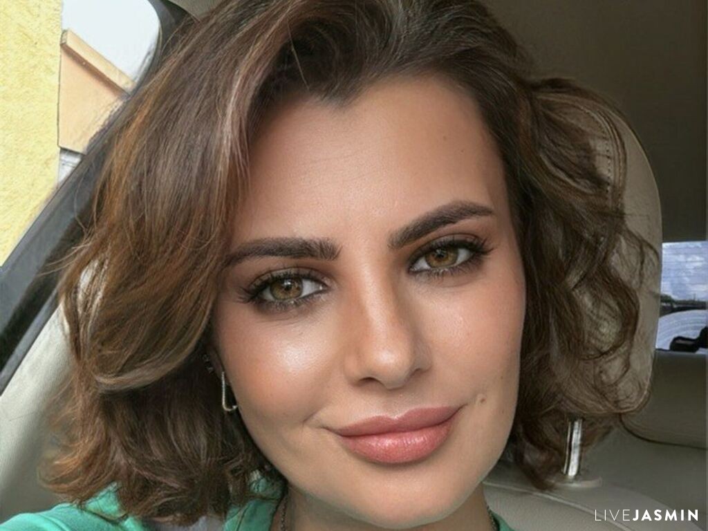 Real amateur nude model AnishaBee