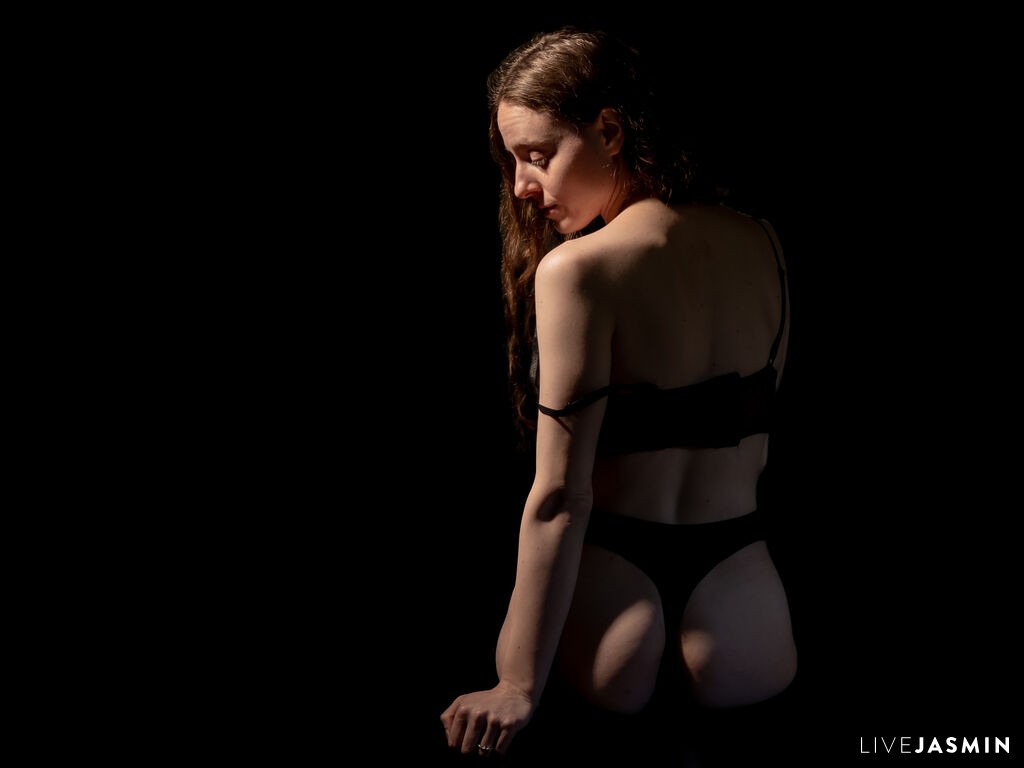 Real amateur nude model AnnaRosella