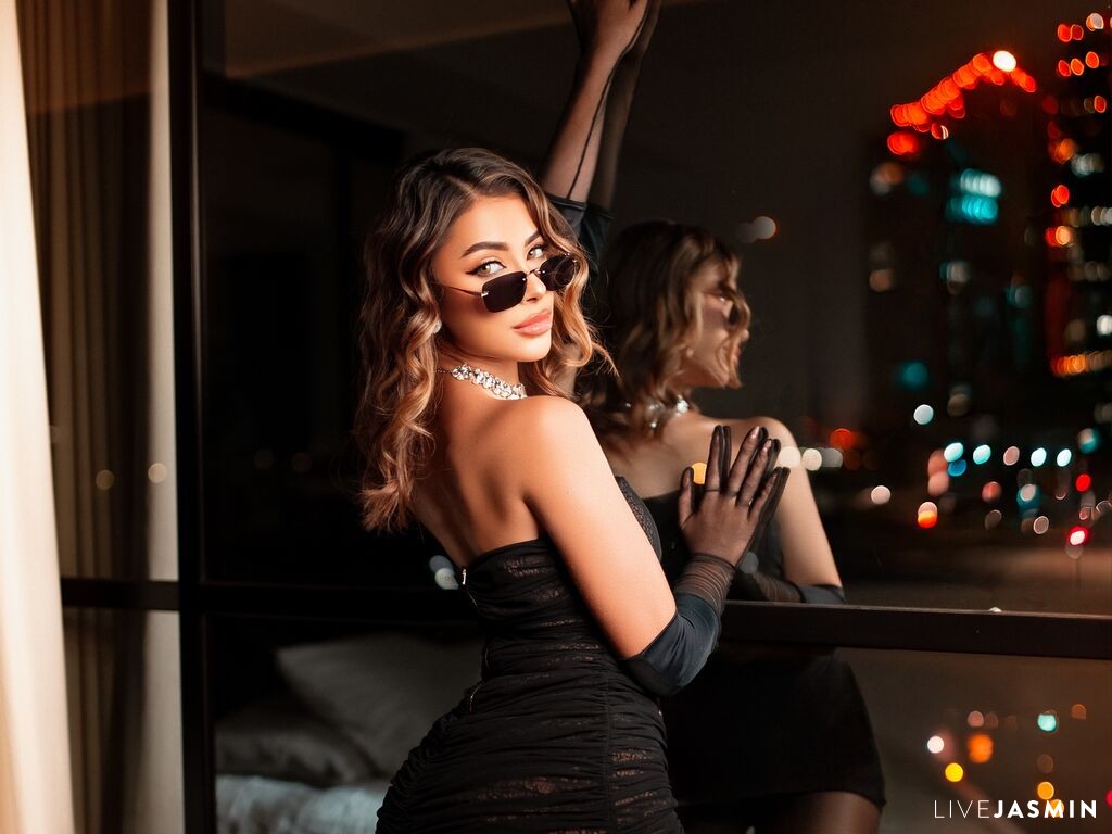 Nude Real 23 Year Old Amateurs amateur ArianaRoux - Real Photos