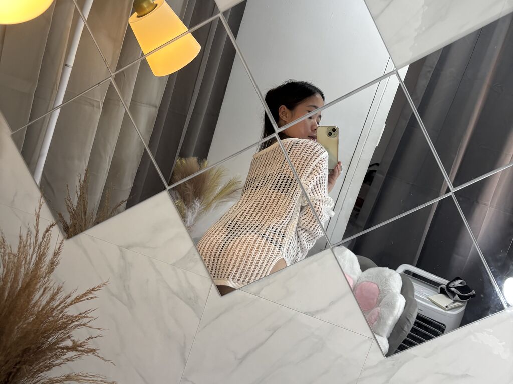 Real amateur nude model ArmariahBrith
