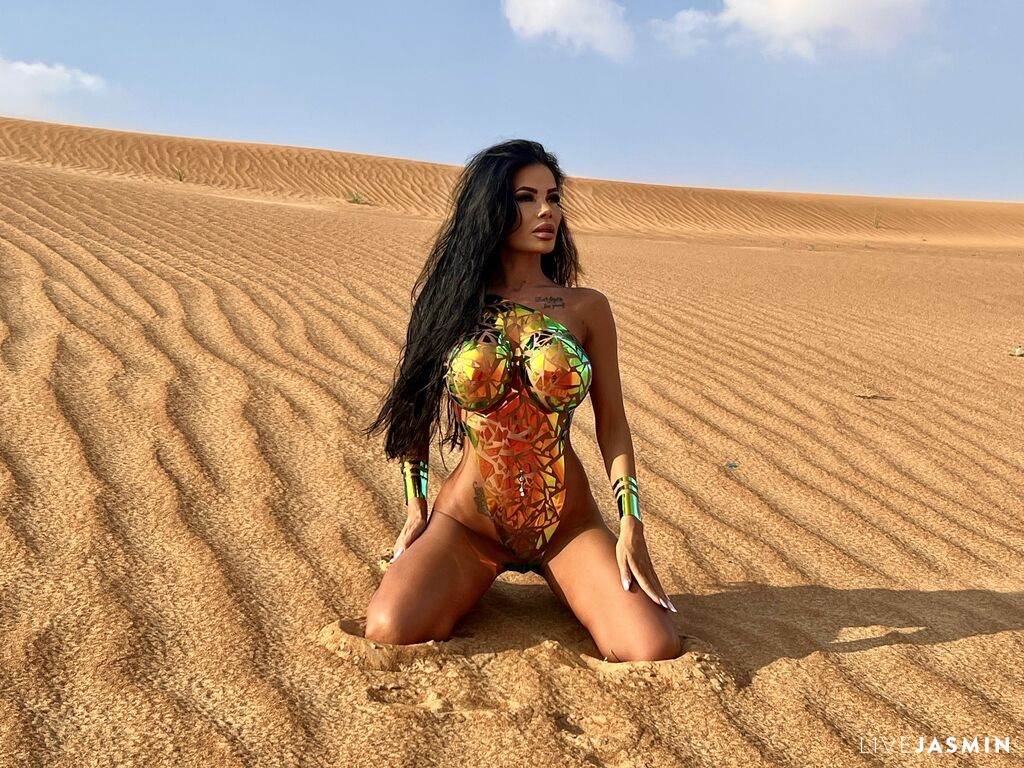 Real amateur nude model AvaMarya