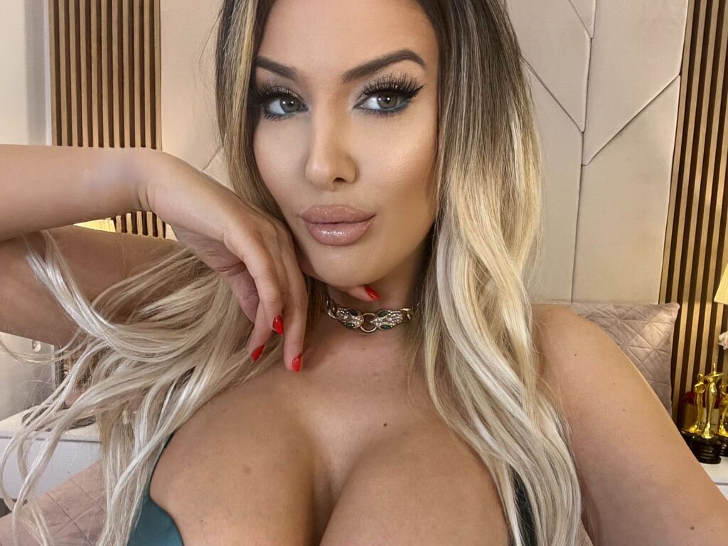 Real amateur nude model BlancheSummer