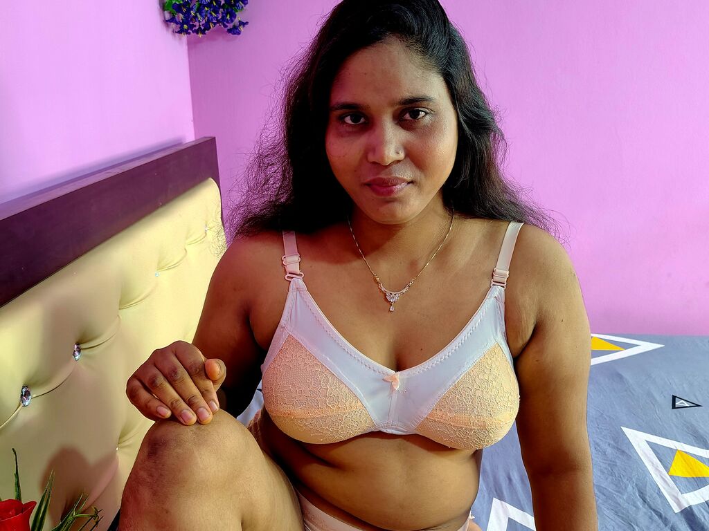 Real amateur nude model ElinaWolf