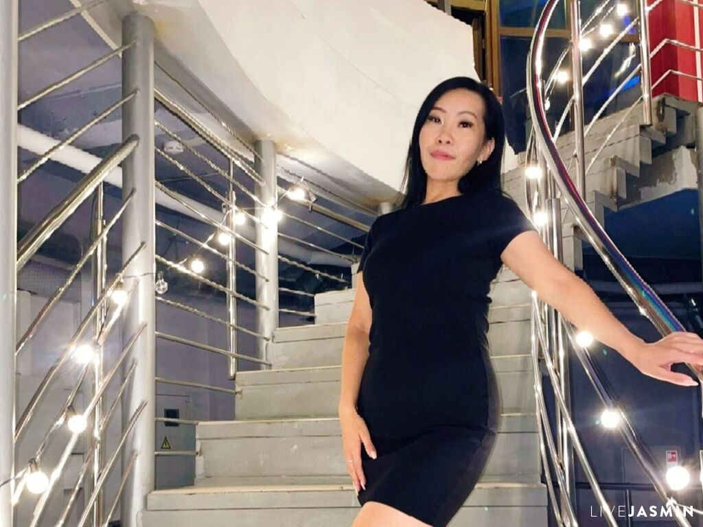 Real amateur nude model LiaPak