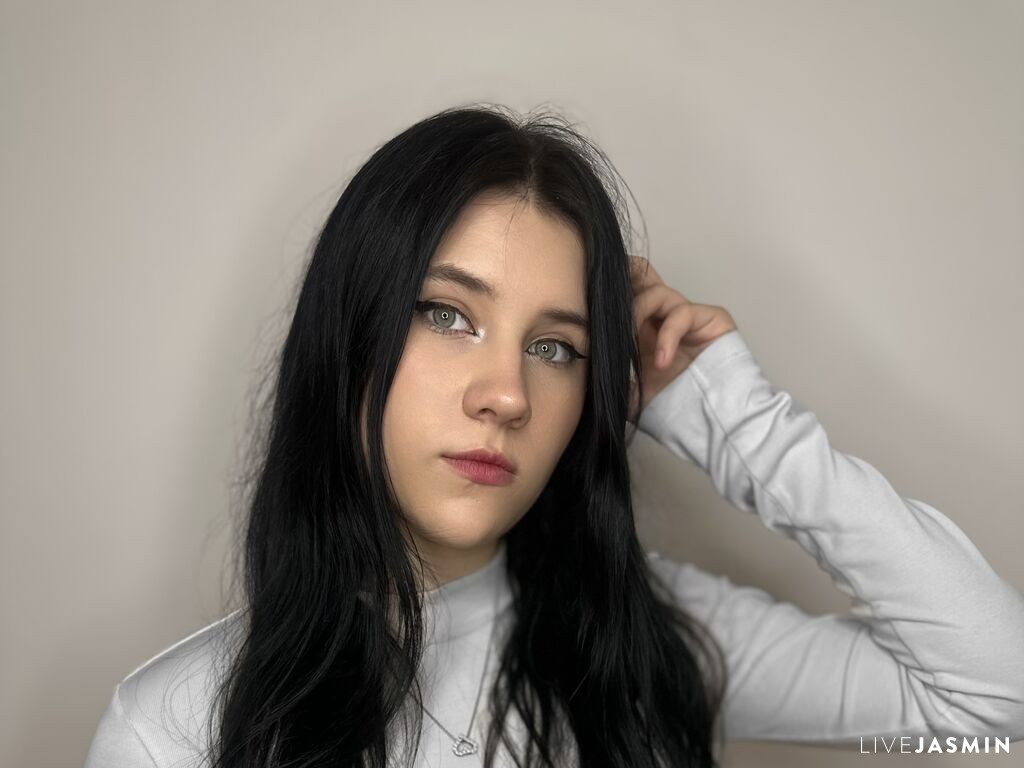 Real amateur nude model LoraOrsini