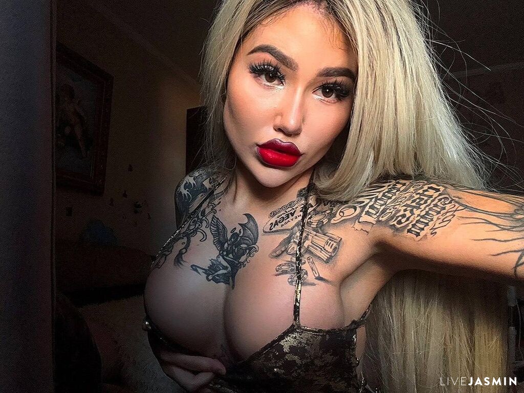 Real amateur nude model MadinaPinkman