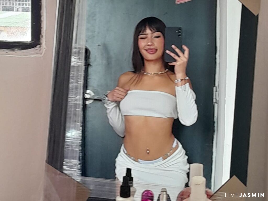 Real amateur nude model NaomyWatson