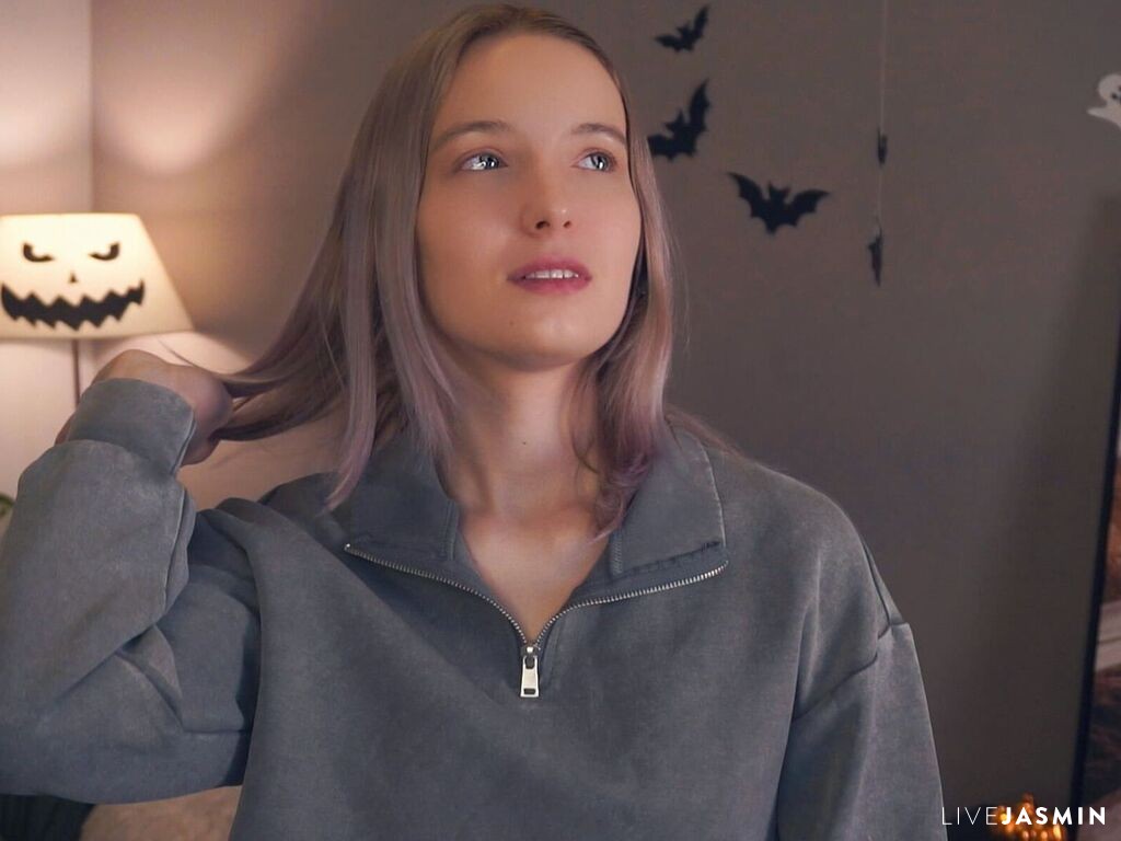 Real amateur nude model RessieKaua