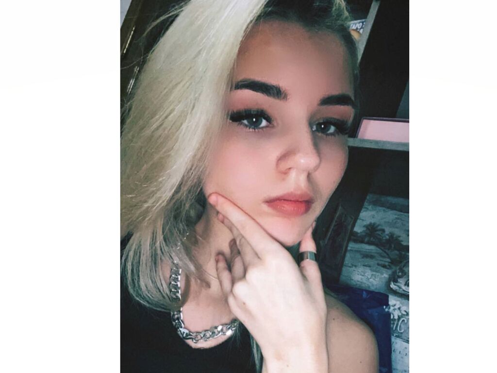 Real amateur nude model SoledadGoodsite
