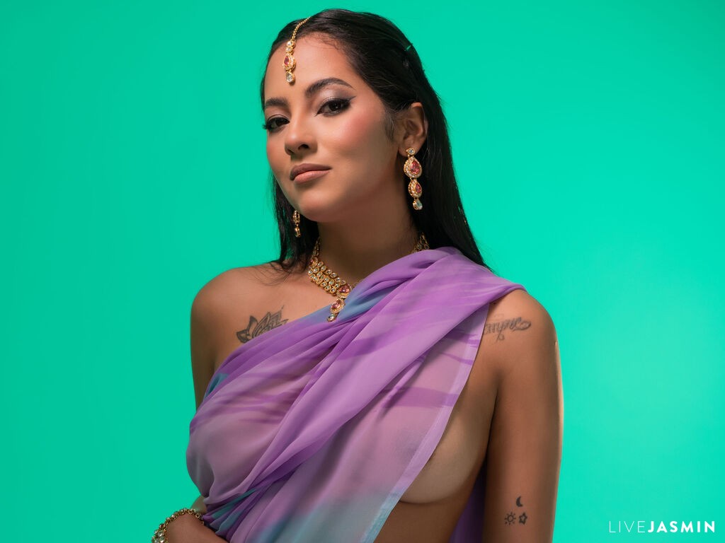 Real amateur nude photos of AnoukChopra