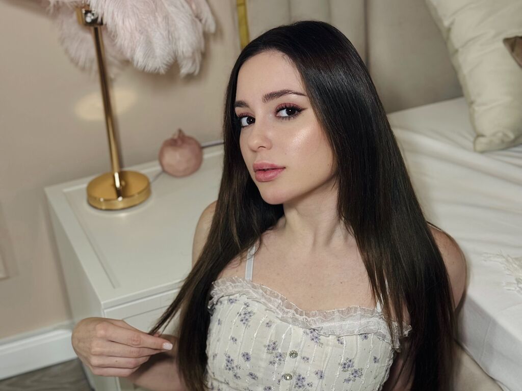 Real amateur nude model JulliRoss